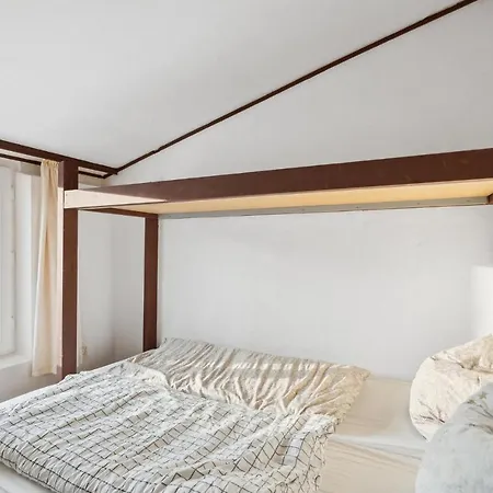 2 Bedroom Lovely In Apartamento