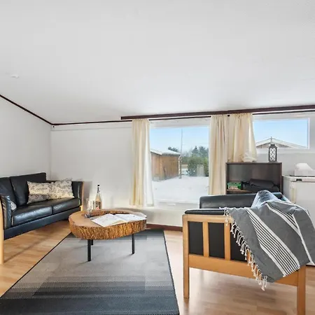 2 Bedroom Lovely In Apartamento